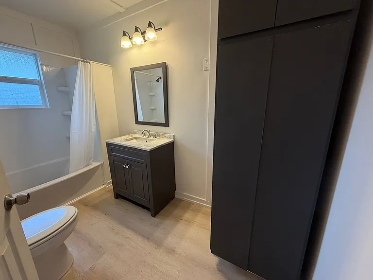 581-585 595 Highland Ave NE — Photo 8