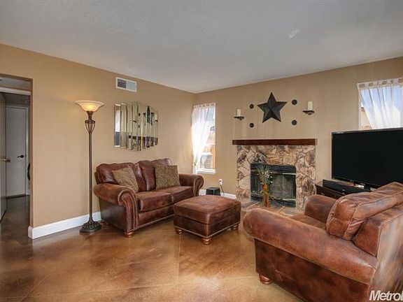 4th image of 579 Oakborough Ave