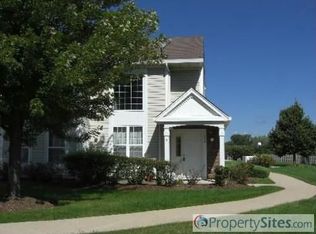 802 E Victoria Cir, North Aurora, IL 60542