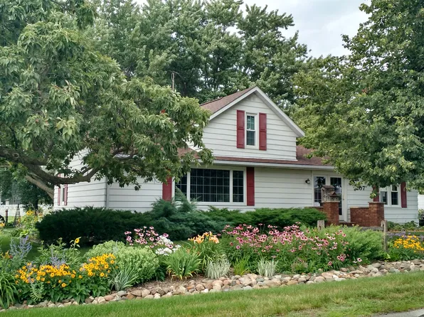 207 Forest St, Fairbank, IA 50629