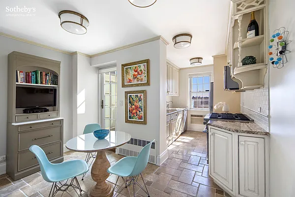 Sold by Sotheby's International Realty | media 21