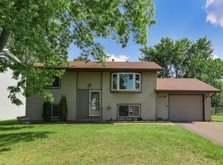 1362 Meadowmoor Dr NE, Fridley, MN 55432