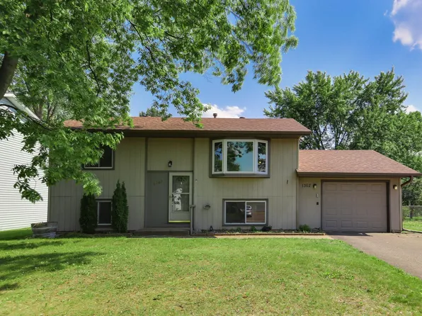 1362 Meadowmoor Dr NE, Fridley, MN 55432