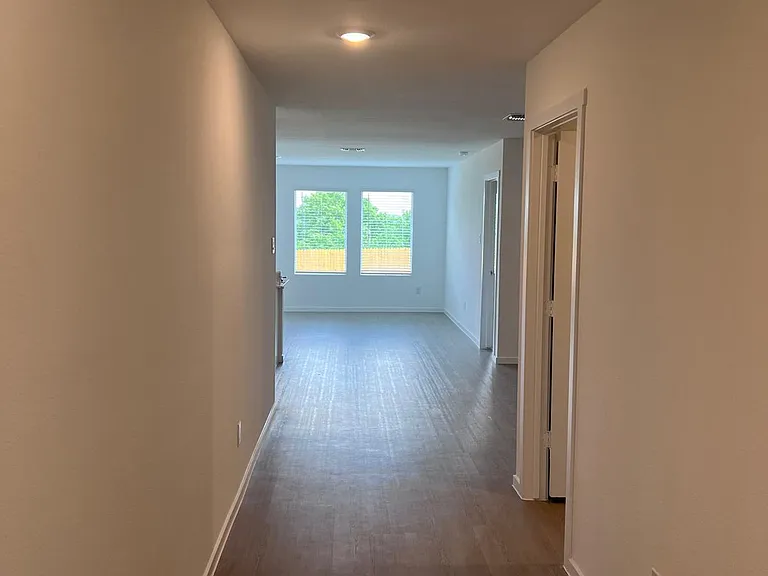 405 McNelly Ln — Photo 4