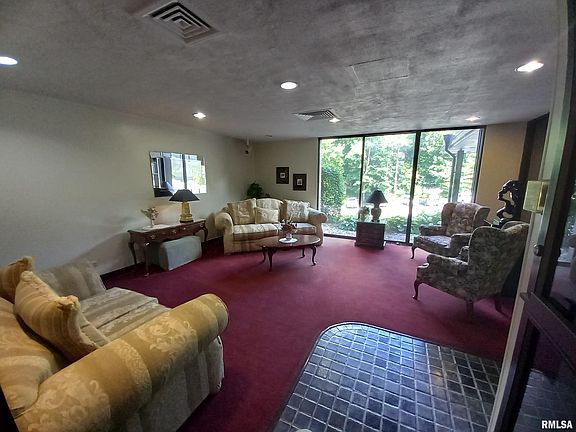 4th image of 1800 7th St Unit 12F