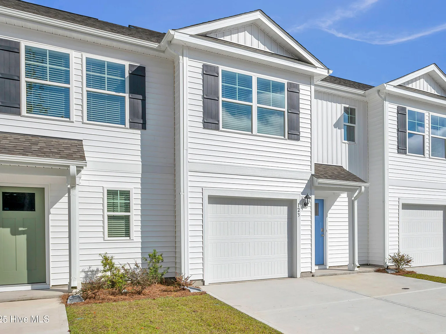 3 bed, 2.5 bath, 1418 sqft, $2,300 — Photo 4