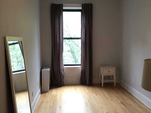 4th image of 40 W 70th St APT 4B