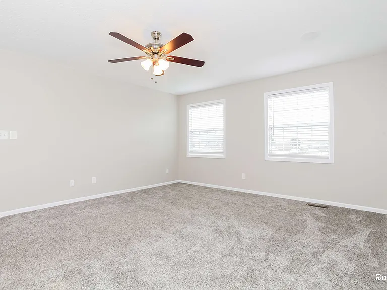 831 Harbor Pl — Photo 13