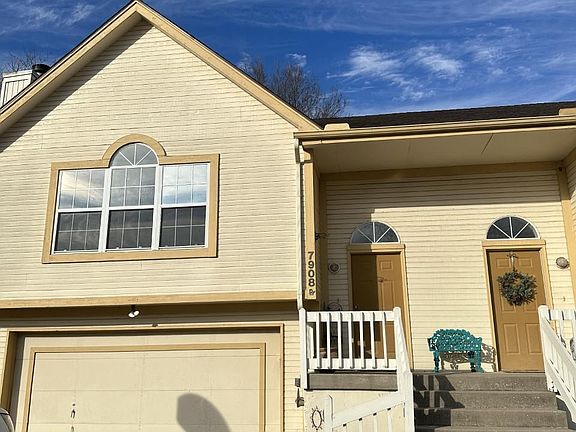 Large 3 bedroom 2 Full & 1/2 bathroom unit with walkout basement, washer/dryer hookups with 2 car garage!