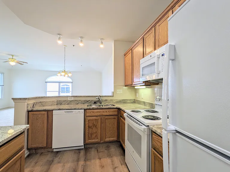 Westmount Apartments — Photo 47