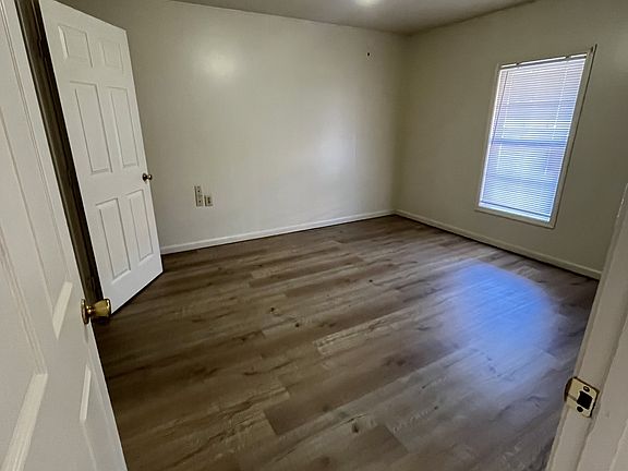 5th image of 109-137 Heusel Dr
