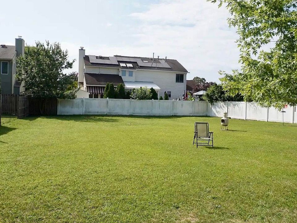 2nd image of 504 Blue Bell Dr