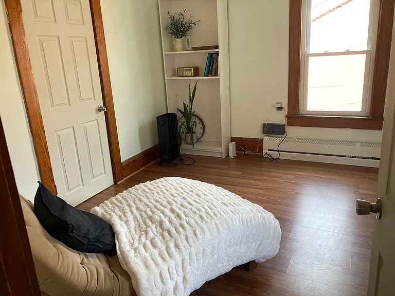 320 Malletts Bay Ave #C — Photo 5