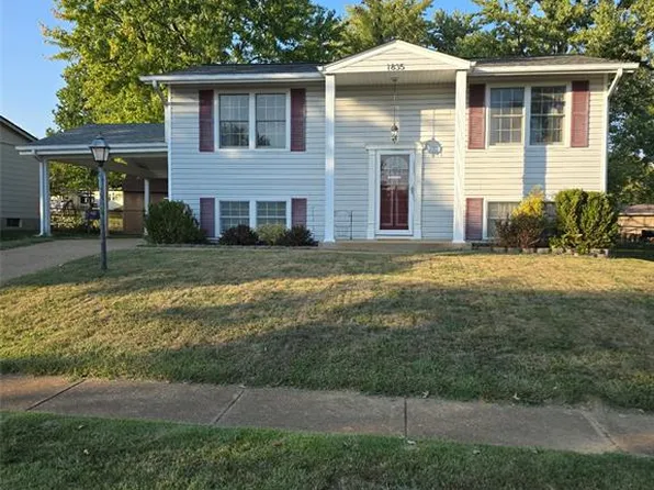 1835 San Pedro Ln, Fenton, MO 63026