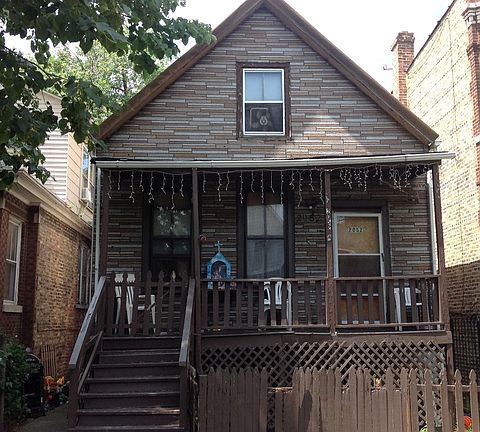 2nd image of 2052 N La Crosse Ave