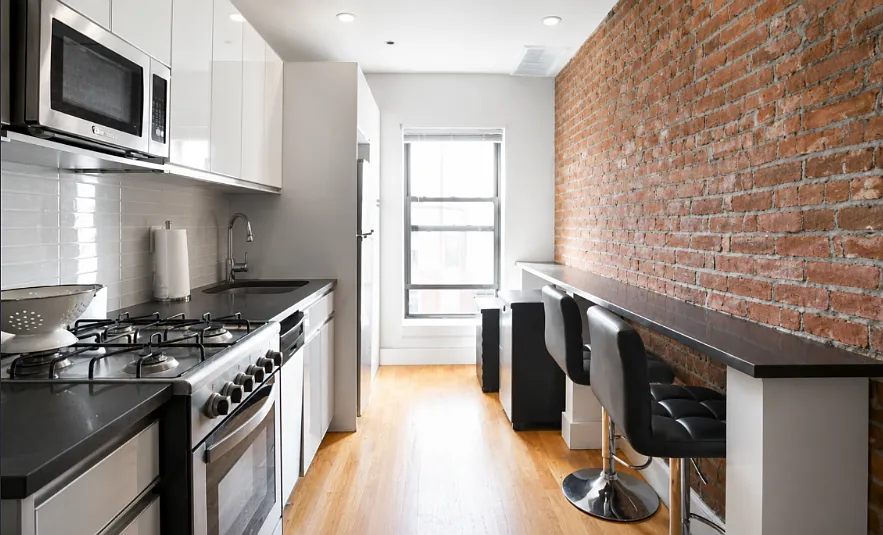 Building Photo - 137 14th St #5