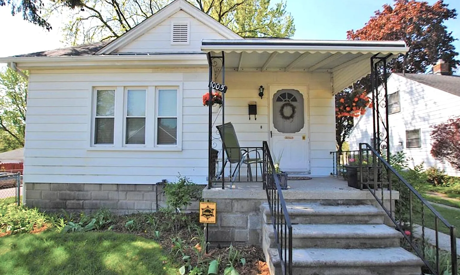1005 Albany St photo 1