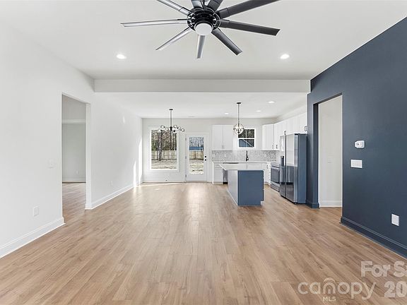 5th image of 1734 Barnhardt Rd