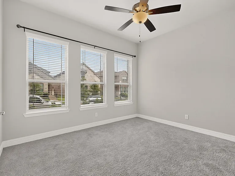 7617 Regal Ln — Photo 32