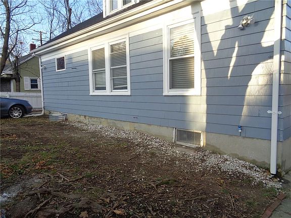 3rd image of 112 Putnam Pike