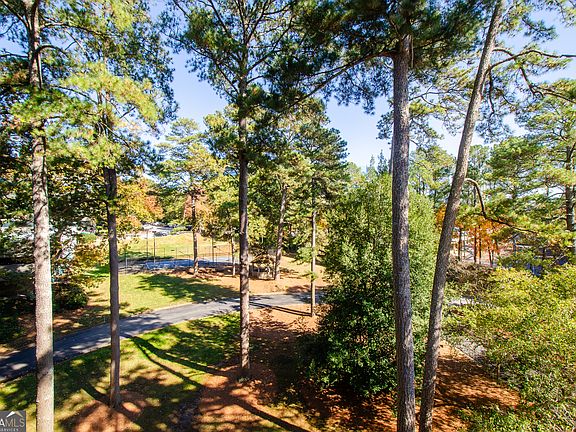 3rd image of 3530 Piedmont Rd NE #F-5