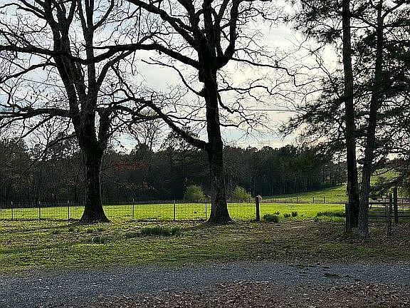 5th image of 394 Green Plains Rd