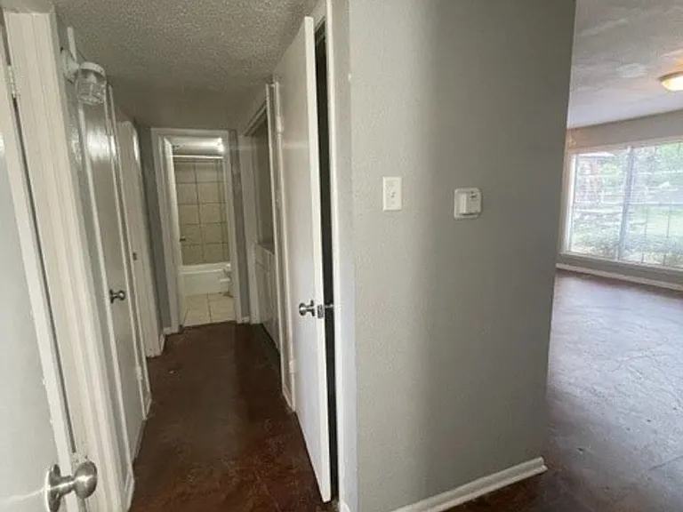 307 Canada St — Photo 6