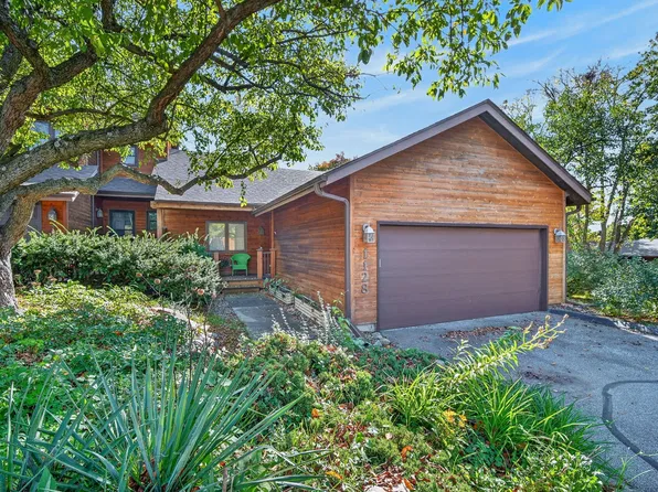 1128 42nd St, West Des Moines, IA 50266
