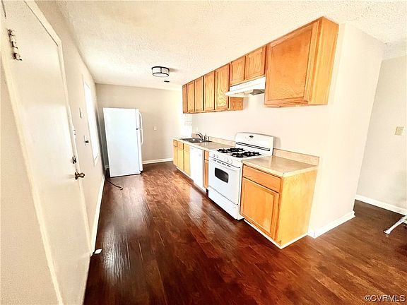 3rd image of 212 Minor St