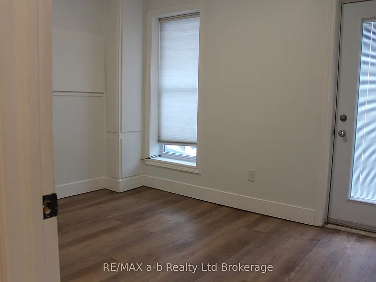391 Dundas St #2 — Photo 10