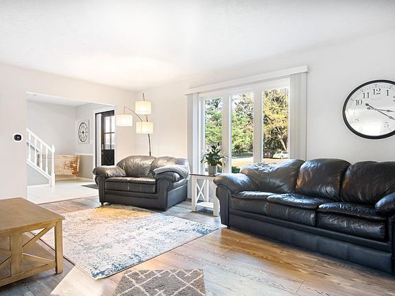5th image of 56713 Pinecrest Dr