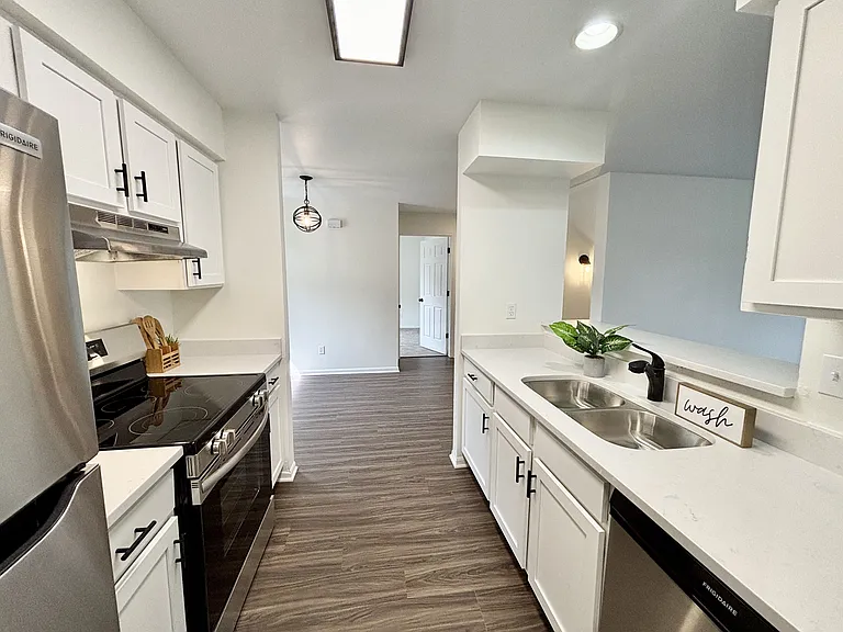 Crown Ridge Apartments — Photo 41