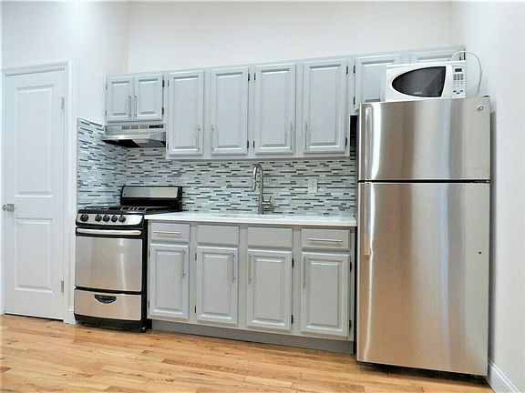 4th image of 226 E 85th St APT 6D