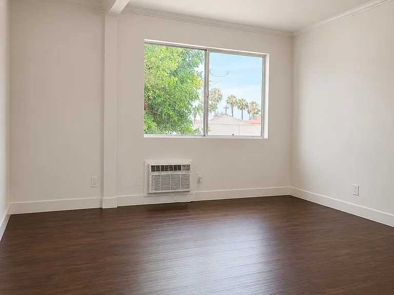 5245 Bakman Ave #9 — Photo 14