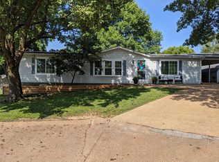 1697 Chinkapin Dr, High Ridge, MO 63049