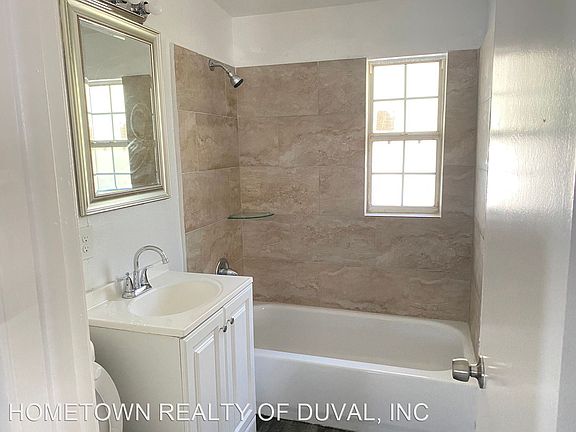 4th image of 3303 Penton St