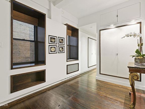 5th image of 2 W 67th St #3G