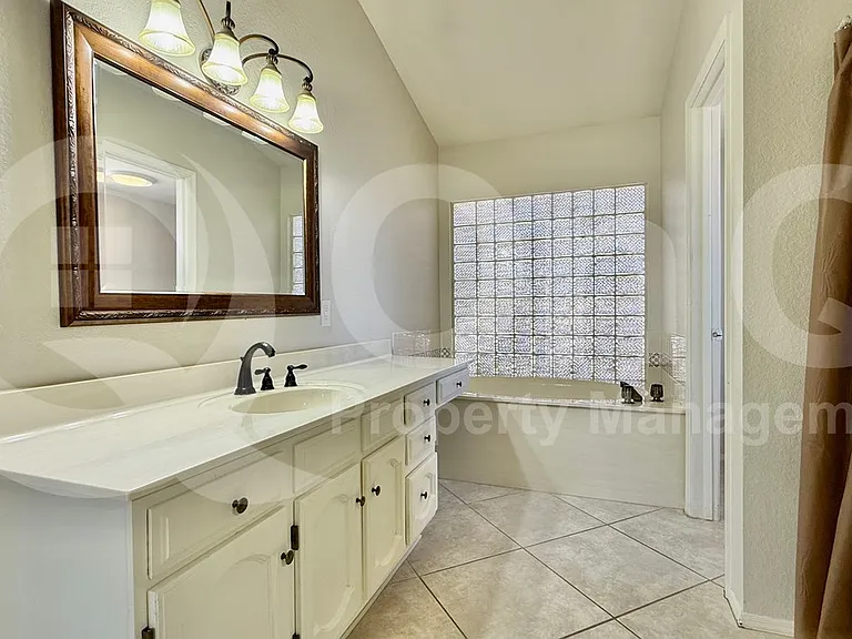 4206 E Tano St — Photo 4