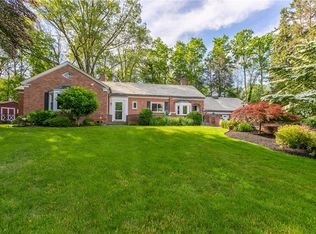 23 Briar Patch Rd, Pittsford, NY 14534