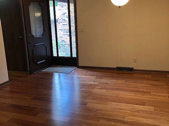 2nd image of 4220 Chaucer Ln