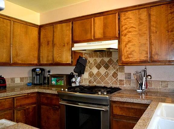 5th image of 1030 NE Primrose Pl