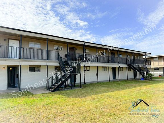 2nd image of 2150 Merriman St #2
