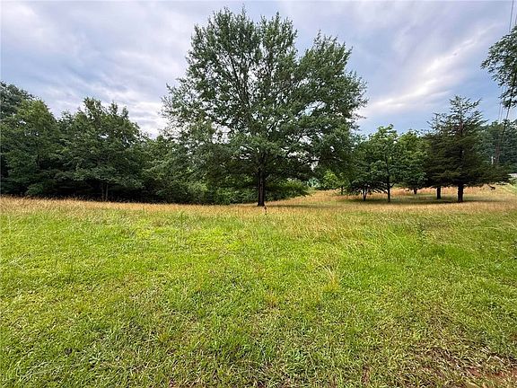 2nd image of 133 Creek View Dr
