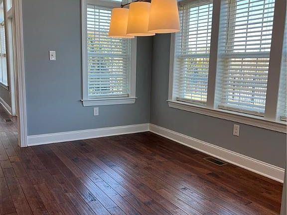 4th image of 3961 Mountain View Ave