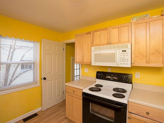 4th image of 2970 Delaine Ave