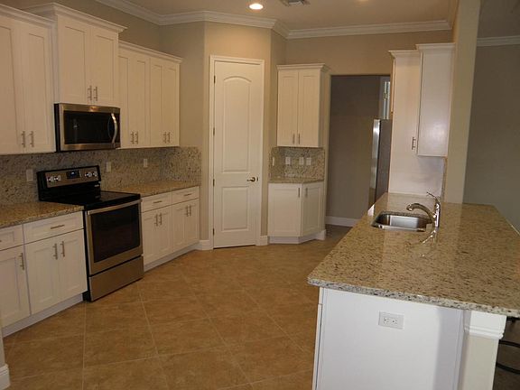 3rd image of 346 SW Vista Lake Dr