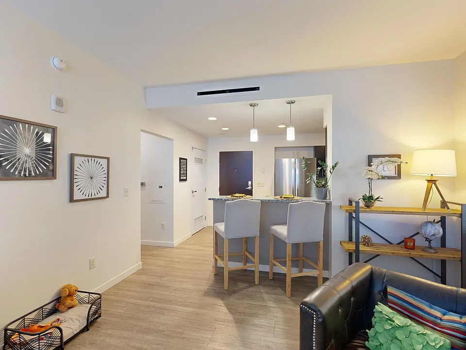Building Photo 5