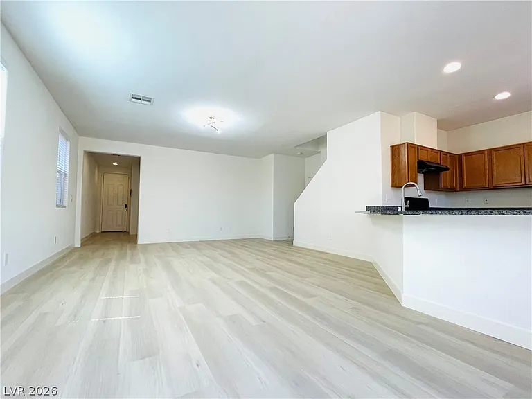 9206 Valley Betica Ave — Photo 5