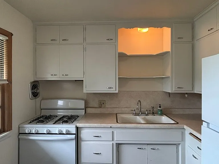 1330 Saint Clair Ave — Photo 8