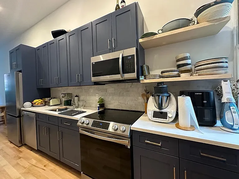 247 Nassau Ave #1R — Photo 4